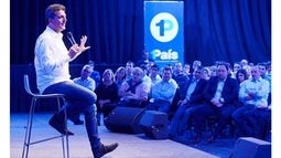 RECALCULANDO. Massa y 300 dirigentes revieron su estrategia electoral. .