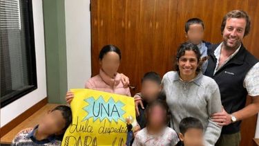 Marcos, Stefi y sus seis hijos antes de partir hacia Pilar donde iniciaron una nueva vida. Marcos, Stefi y sus seis hijos antes de partir hacia Pilar donde iniciaron una nueva vida.