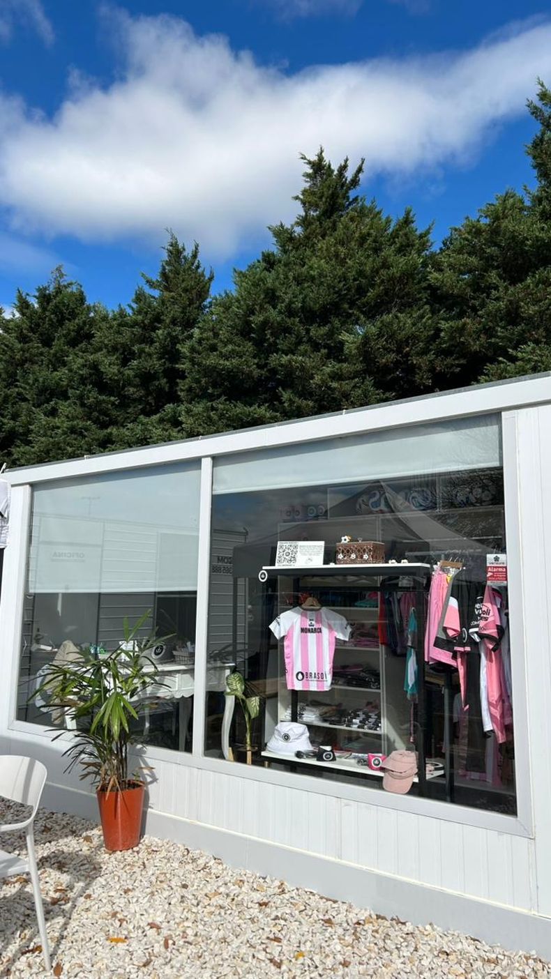 Las rebajas en los productos de la tienda continuarán hasta el día de mañana.&nbsp;