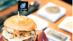 La Birra Bar cuenta en Pilar con dos locales y un punto de venta en la estación de servicio Axion del kilómetro 50 de la Ruta 8.