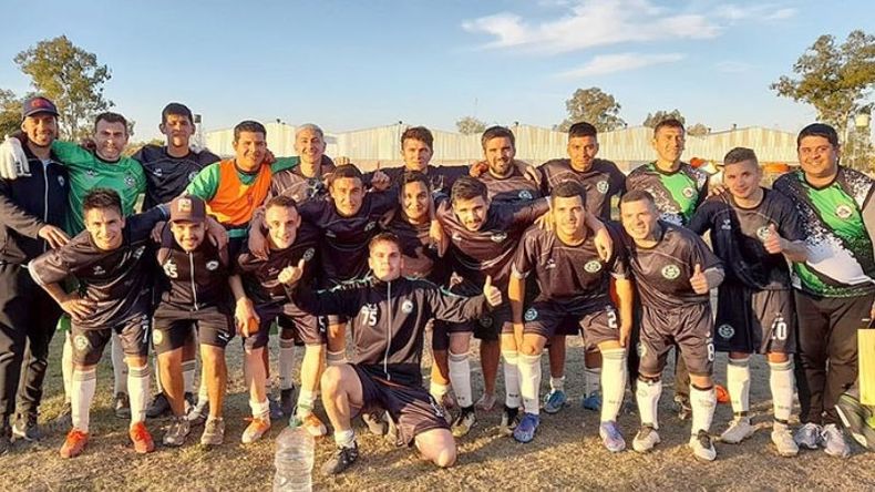 CLÁSICO. Unión Ferroviaria festejó en la Villa Verde..