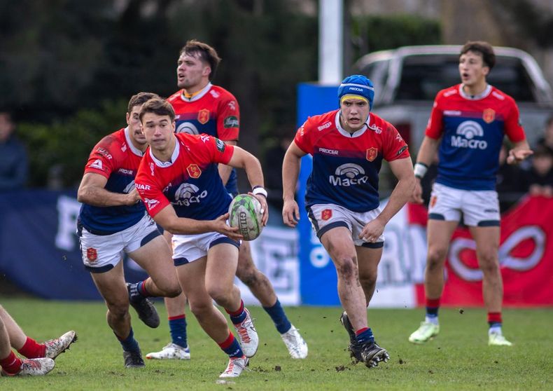 Deportiva Francesa busca la recuperación en el choque de vecinos.