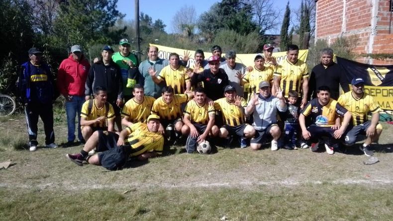 EQUIPO. Poli 25 de Mayo armó una revolución de goles en Alberti..