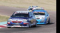 (Prensa APAT). Rossi lidera el trencito en la final de la Clase 3. El Misil ganó de punta a punta en Pigüé..