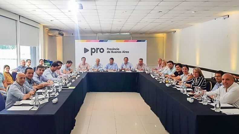 EN LA PUNTA DE LA MESA. Ducoté participó del encuentro en Vicente López..