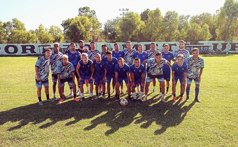 AMISTOSO. El primer equipo de Metalúrgico que jugó este jueves contra Yupanqui.