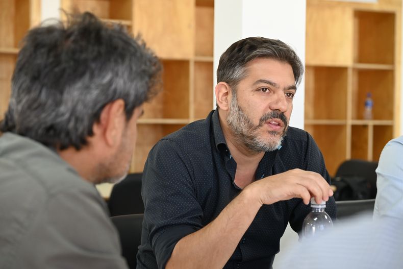 ENTREVISTA. Carlos Bianco entrevistado por El Diario, este martes en el nuevo Polo Educativo de Villa Luján, en Derqui.