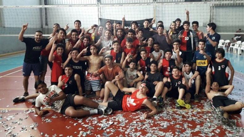 CORONADOS. El grupo derquino celebra una temporada gloriosa..