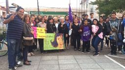 Manifestantes reunidos en la plaza 12 de Octubre .