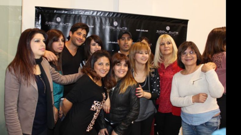 El equipo de trabajo de Cool Cuts, a quien Álvaro Rivas agradeció especialmente..