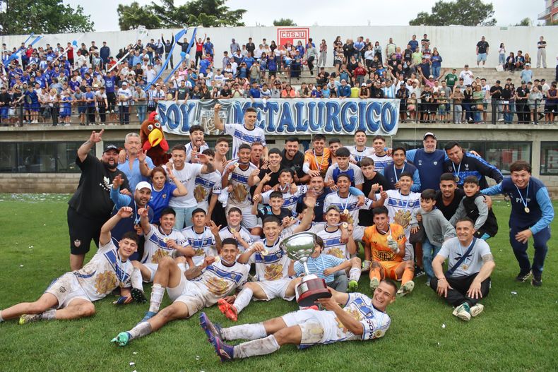 FESTEJO. Metalúrgico se coronaba campeón del Promocional en 2025.