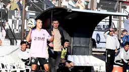 DEBUT SOÑADO. Guido Isola cumplió en su estreno en la Primera del Monarca. DEBUT SOÑADO. Guido Isola cumplió en su estreno en la Primera del Monarca.