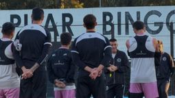 PRÁCTICA. El técnico Piter Torres dirige el entrenamiento en el Barraza. PRÁCTICA. El técnico Piter Torres dirige el entrenamiento en el Barraza.