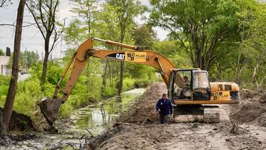 CANAL ALIVIADOR. Se extiende por un kilómetro y medio hasta desembocar en el Río Luján.