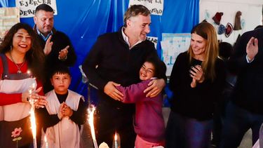VELITAS. Achával y Peralta, en el festejo del aniversario de la escuela.