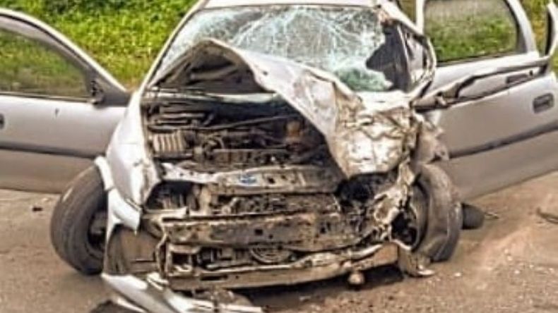 El conductor del automóvil, de 65 años, murió de forma instantánea tras el choque. Foto @juancaimpacto.