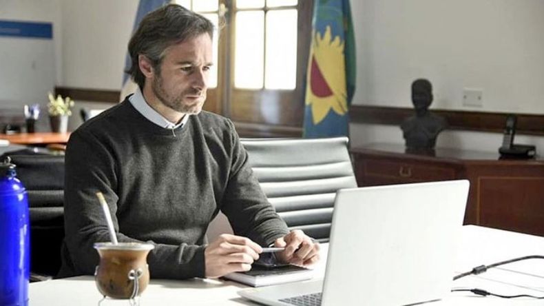 A DISTANCIA. Achával participó del encuentro con Kicillof y los intendentes..