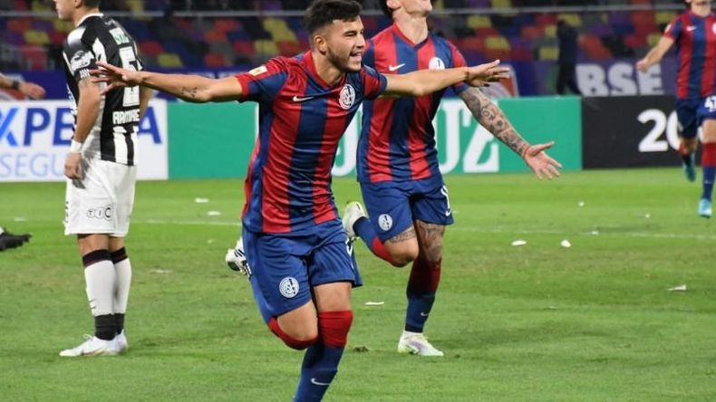 GRITO DE GOL. Leguizamón fue clave para el primer triunfo de San Lorenzo en el torneo..
