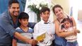 OTROS TIEMPOS. La familia, antes de que les negaran la vacante en la escuela..