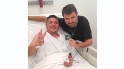 Manuel Cáceres junto a Juan Grabois en el Hospital Central de Pilar. Manuel Cáceres junto a Juan Grabois en el Hospital Central de Pilar.