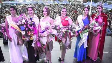 REINA Y PRINCESAS. Micaela Brest, Nicol Rodas y Rocío Maldonado..