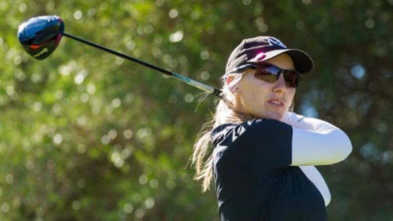 BUSCA MEDALLA. Magdalena Simmermacher (golf) tuvo un buen arranque. .