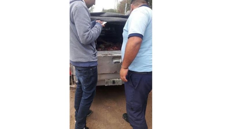 CAMIONETA. La mercadería se transportaba sin refrigerar..