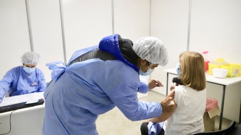 La campaña de vacunación sigue avanzando (Foto: Municipio de Pilar)..