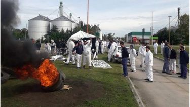 Pilar a Diario | CONFLITOS. Las protestas son moneda corriente como respuesta a los despidos y suspensiones..