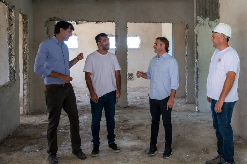 Federico Achaacuteval recorrioacute las onras junto a Luis Bonfante y Damiaacuten Espiacutendola