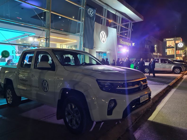 La nueva camioneta Amarok fue presentada en el concesionario Hauswagen de Pilar.