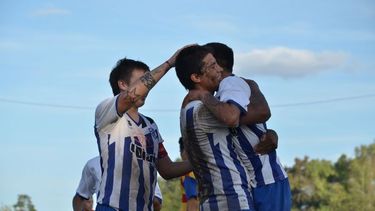 El Santo reapareció con goles