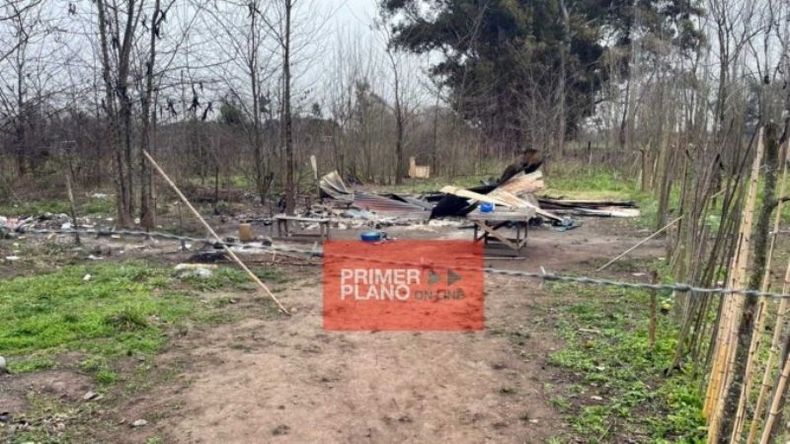 La casilla quedó destruida (foto Primer Plano Online)..