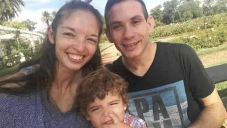 ABERRANTE. Palacios, Farías (detenido) y el pequeño Thiago..