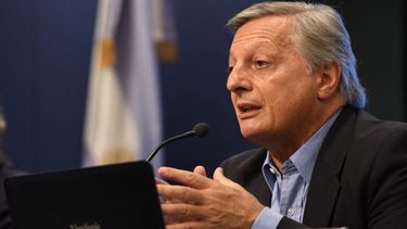 El ministro de Energía, Aranguren, durante el anuncio de los aumentos..
