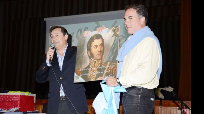 El titular del Instituto Sanmartiniano, García Caffi, donó un cuadro del libertador..