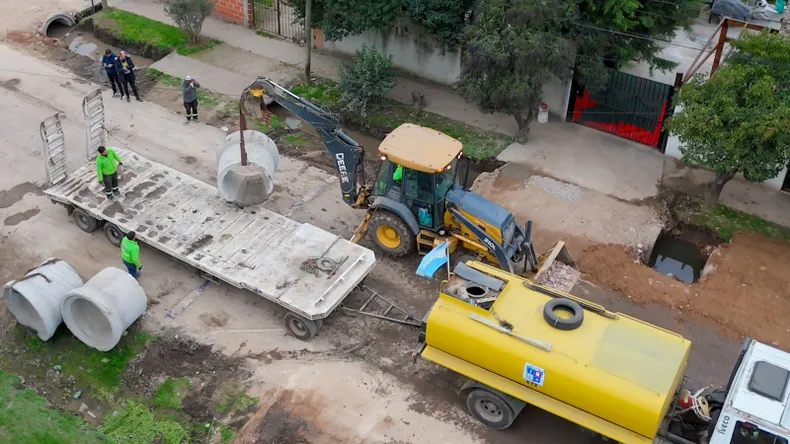 ENTUBAMIENTO. Los trabajos se están desarrollando en Luis Lagomarsino.
