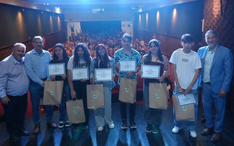 La Fundación Creciendo en Pilar entregó un total de 51 becas para 2026.