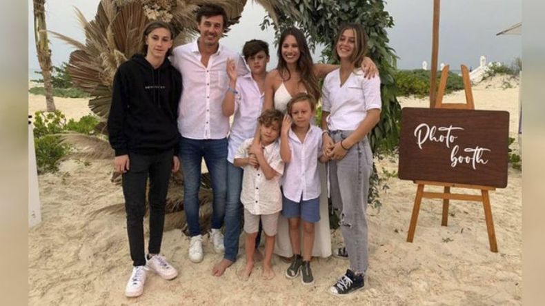 FAMILIA EMSAMBLADA. Pampita, García Moritán y los hijos de cada uno. Además, ella está embarazada..