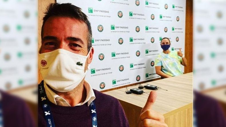AMULETO. El pilarense Diego Gómez repitió el ritual de la foto con la Peque. .
