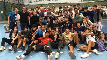 Peñarol Pilar festejó con su Primera División y sus hinchas en Ferro.