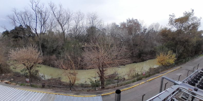 Buen día, @MunicipioPilar, podrán actuar ante la contaminación del arroyo Escobar Kilómetro 50 ( chubut/bingo, etc) realizada en el día de ayer y hoy continúa? Diego Solis / @diejs2004.