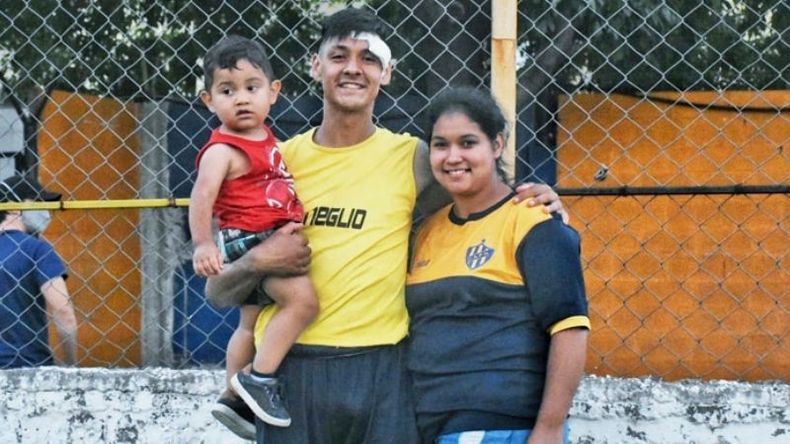 FAMILIA. Samaniego festejó el ascenso con Alessio y Romina..
