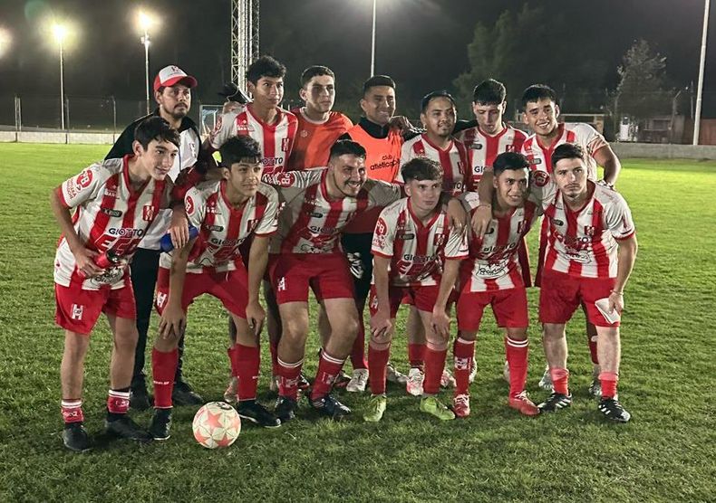 EQUIPO. La formaci&oacute;n de la Sub 21 de Atl&eacute;tico Pilar que gan&oacute; en la Ciudad Deportiva.