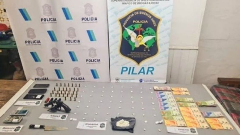 En el domicilio se secuestró droga, dinero en efectivo y un arma. .