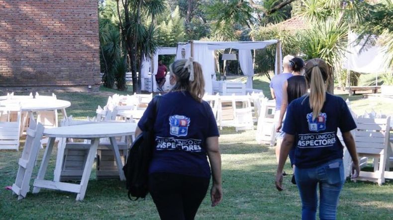 PREPARATIVOS. Los inspectores detectaron que las fiestas estaban previstas para una importante cantidad de invitados. .