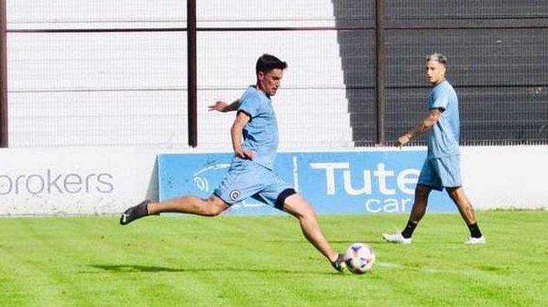 PELOTA. Ariel Otermín sería titular este viernes en La Isla.