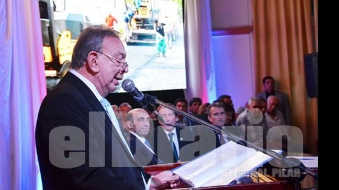 FORMAL. De traje, en el recinto de sesiones, Zúccaro planteó los ejes del 2015..