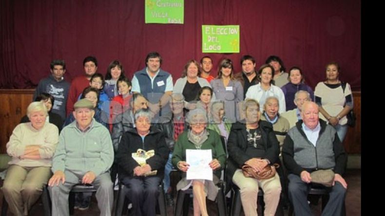 En abril, vecinos representativos de la localidad se reunieron en el Club Social y Deportivo Juventud Unida, y eligieron el logo de Villa Rosa. Fue a partir de diseños confeccionados por alumnos de las distintas escuelas de la localidad..