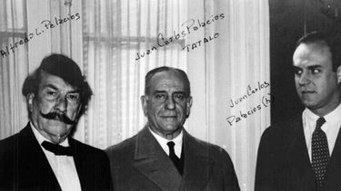 EN FAMILIA. Alfredo Palacios, su sobrino Tatalo y Juan Carlos, sobrino nieto del caudillo socialista..